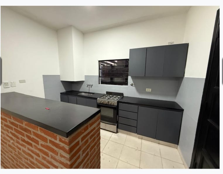 Venta de moderna casa de 3 ambientes en zona Los Pinares
